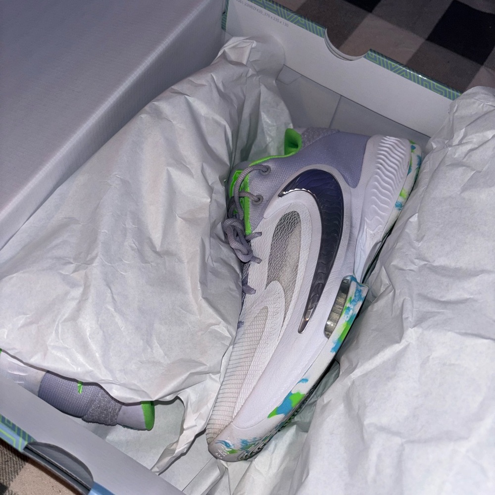 Zoom Freak 4 ‘White Oxygen Purple’